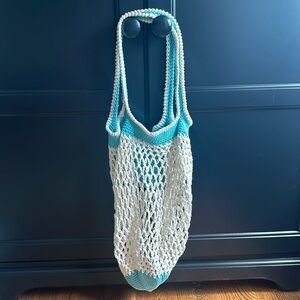 Beach or farmer’s market bag hand-crocheted ivory and aqua